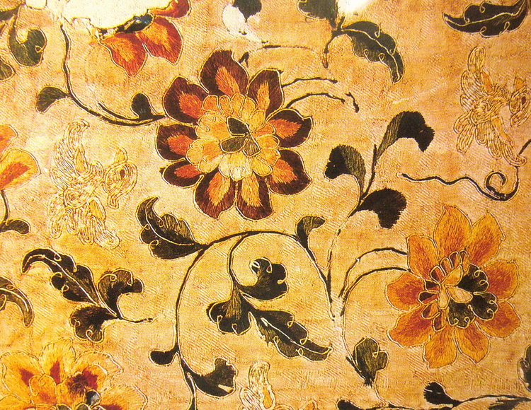 图1-2-1-6 唐深黄绫鸳鸯牡丹纹绣局部