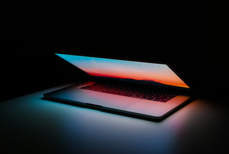 如何定制优秀的智能硬件深圳App开发?-芊雅企服